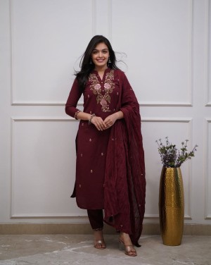 Beautiful embroidery featuring paired printed cotton wine kurti pant du[atta