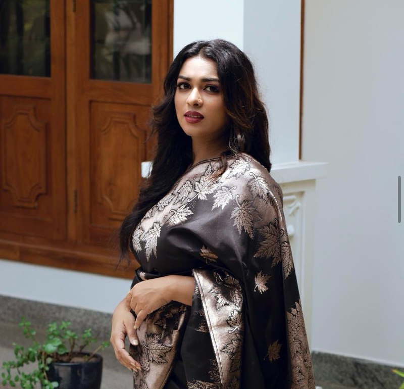 Exclusive Beautiful jacquard soft lichi silk black saree