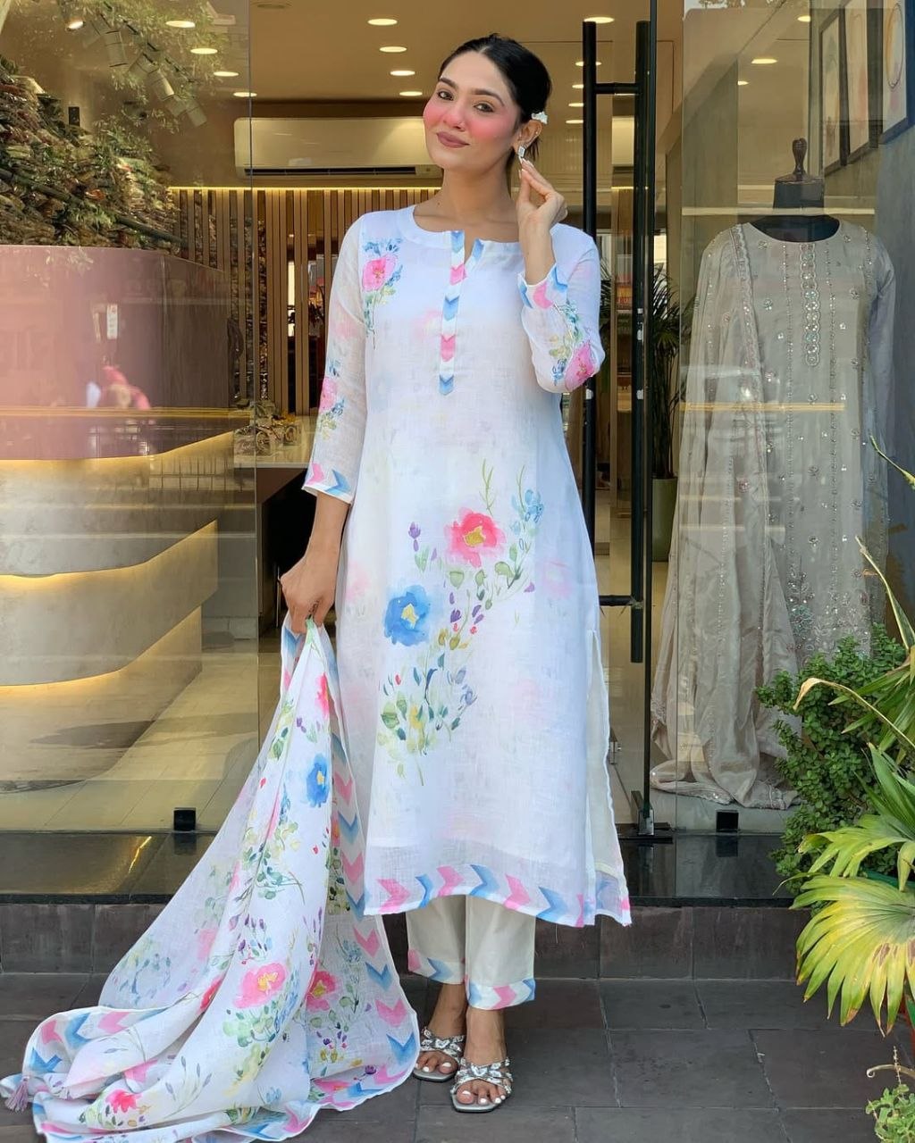 Saundarya rangeela pura linen white kurta pajama dupatta