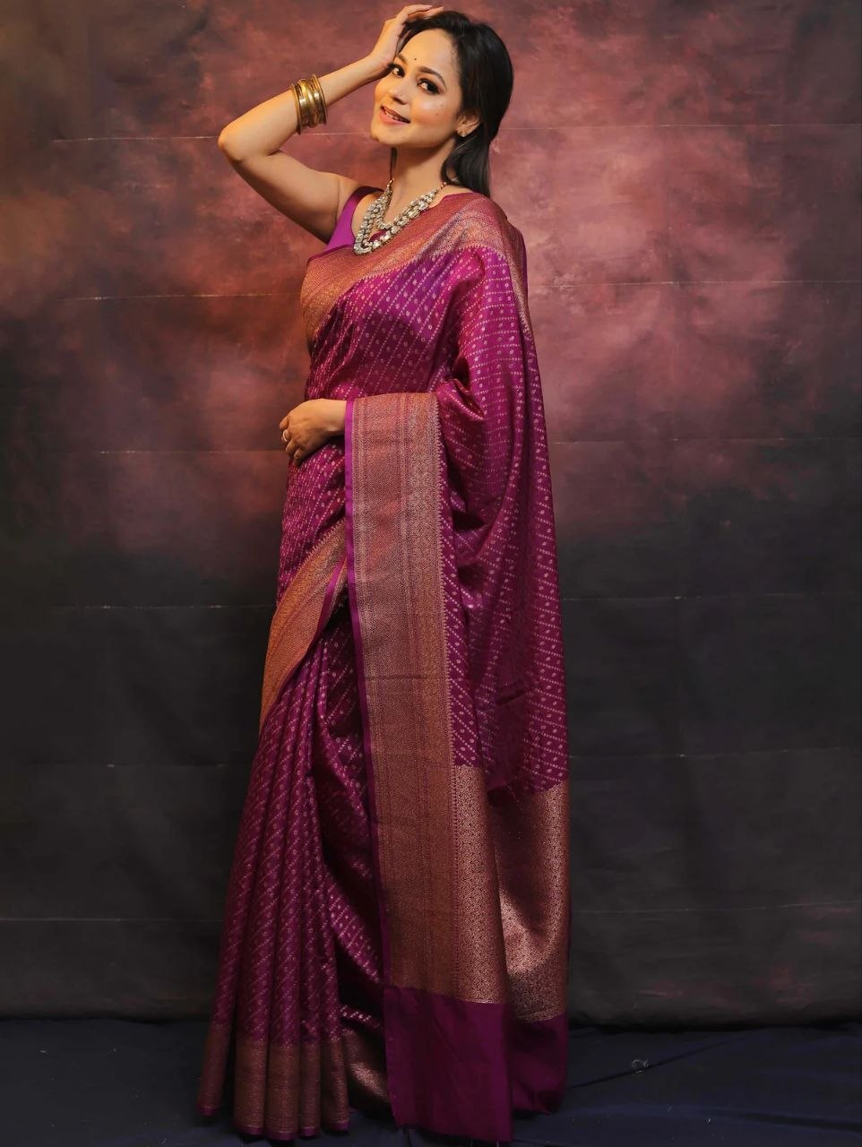 Attracting jacquard soft silk rani saree