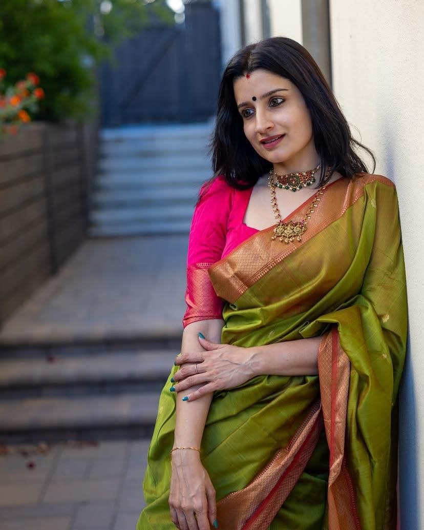 Excellent jacquard soft lichi silk mehendi saree