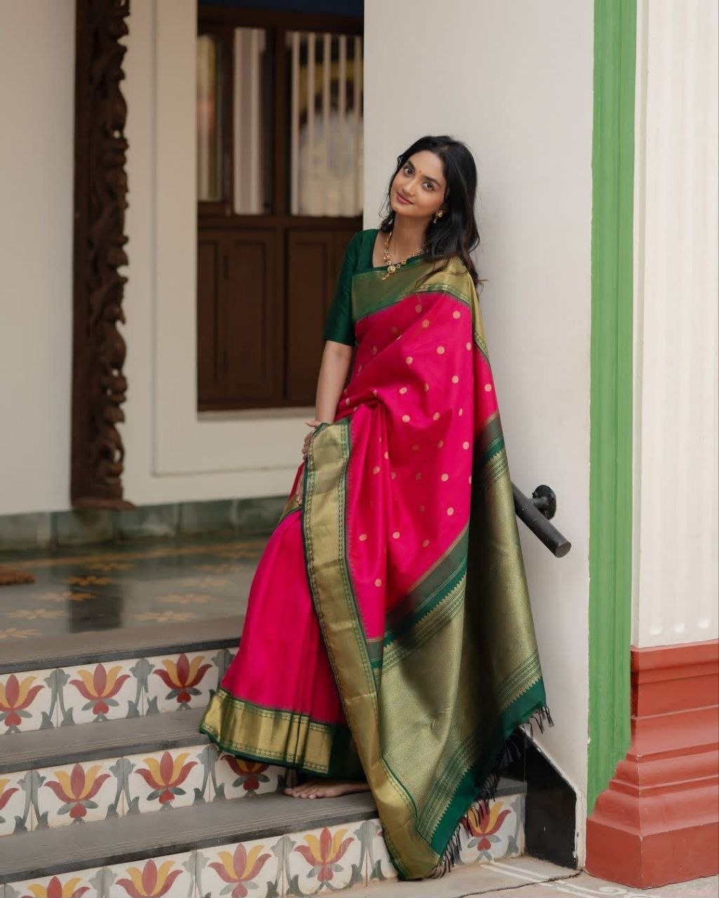 Welcome jacquard soft lichi silk rani saree